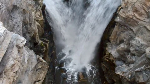 Loud High Waterfall from Above Vídeos de archivo 75943104