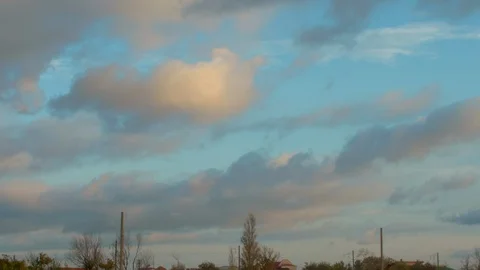 Loudy sky wind trees Video stock 102497521