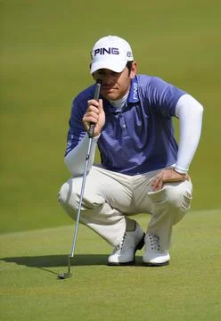 Louis Oosthuizen Lines Up A Put On The 18th Green To End His Round -12 The Open  Stock Photos