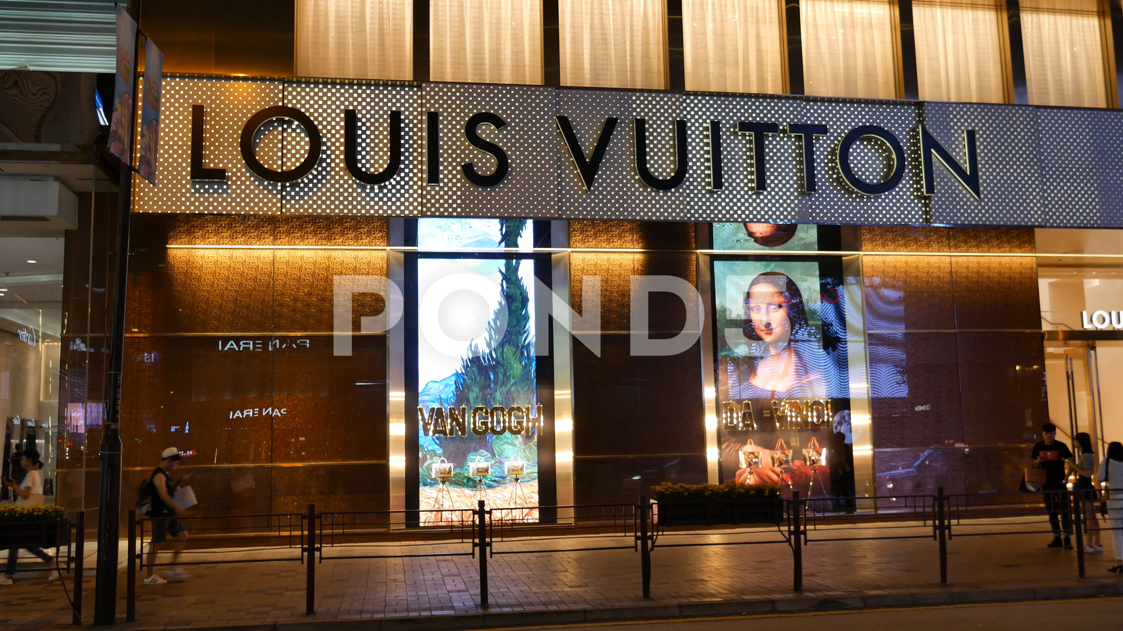 Louis Vuitton LED Storefront Facade, Singapore 