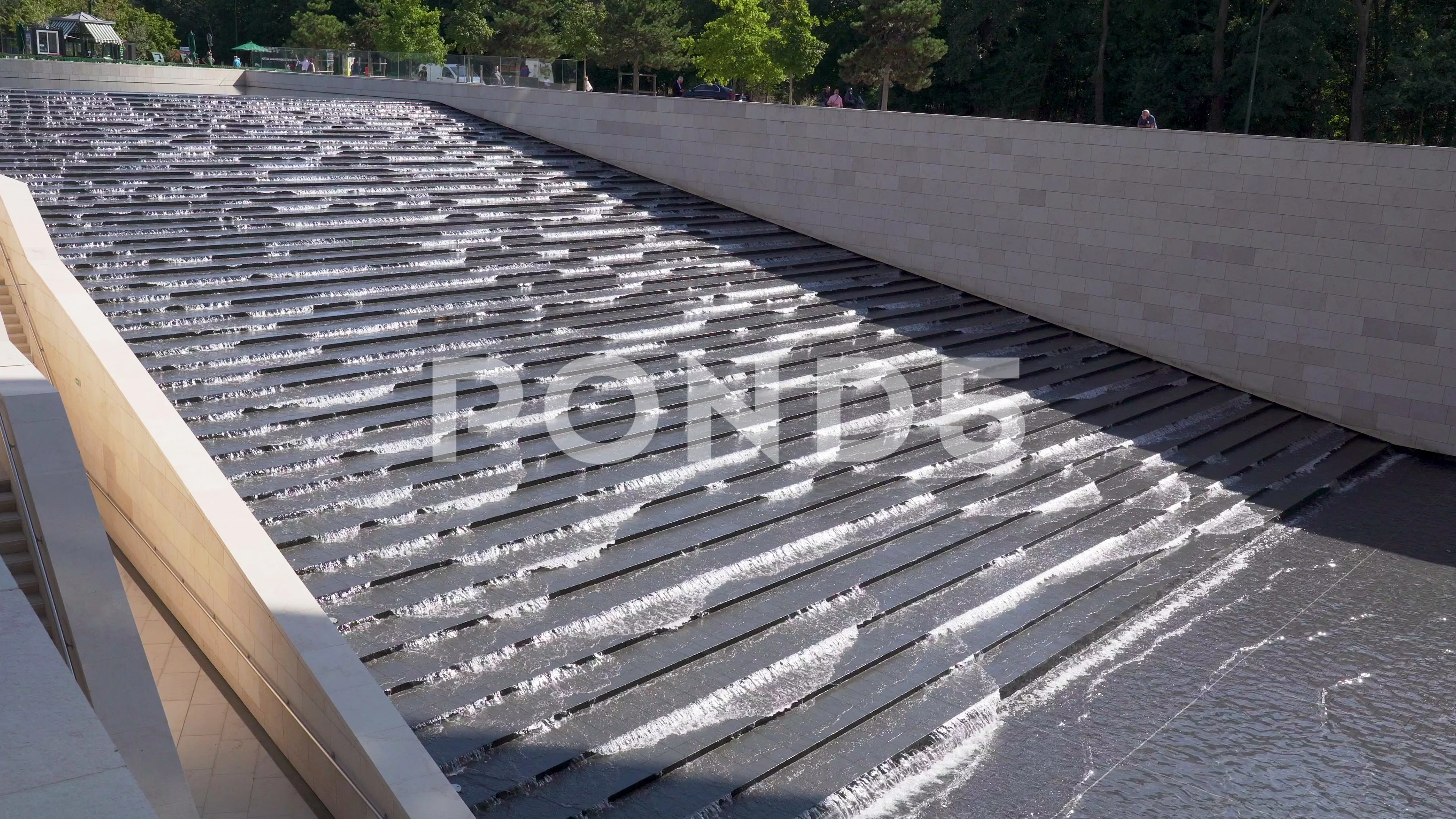 Time Lapse of the Fondation Louis Vuitton 