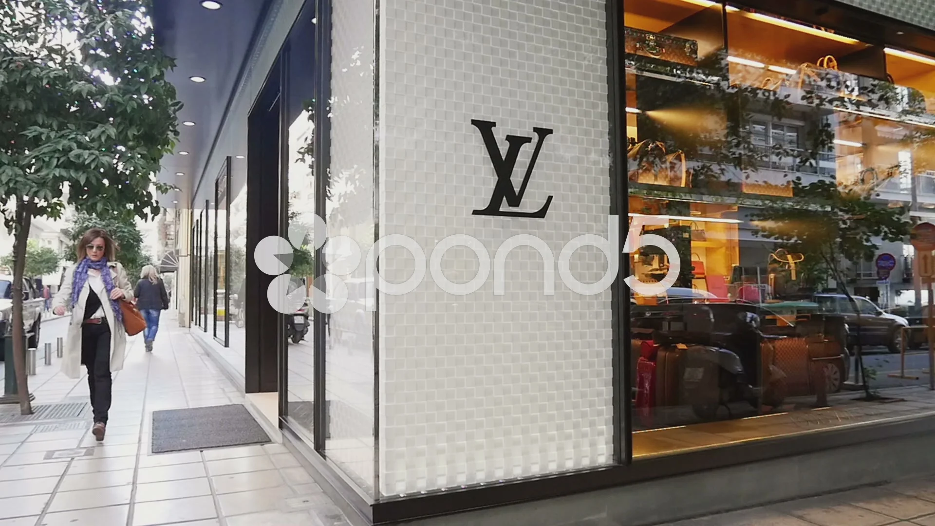 Louis Vuitton store in Munich, Stock Video