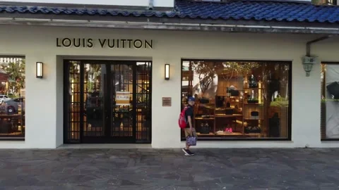 Louis Vuitton men's storeLuxury Retail