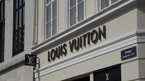 Louis Vuitton shop front Stock Footage 93026711