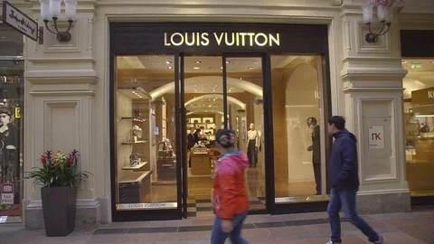 Louis Vuitton store on Avenue George V, , Stock Video