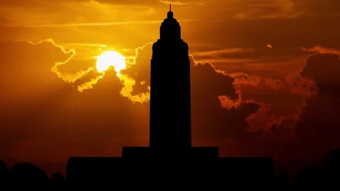 Louisiana State Capitol: Time Lapse at Sunset with Red Sun and Fiery Sky Stock Footage 283895529