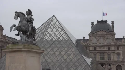 Louvre Museum installs security grille on window used by thieves, París, FR - 23 Stock Footage 324812228