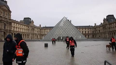 The Louvre remains completely closed due to a strike by its workers, París, FR - Stock Footage 326350962