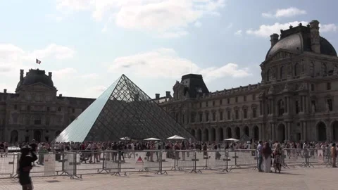 Louvre reopens Apollo Gallery nine months after Crown Jewels theft, París, FR -  Stock Footage 340273241