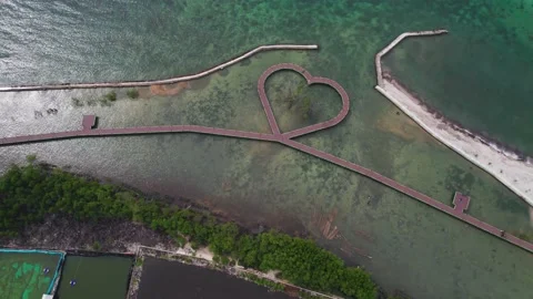 LOVE BRIDGE ORBIT 库存影片 201213010