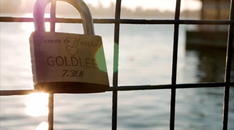 Love Lock shines through Stockbeeldmateriaal 64554682