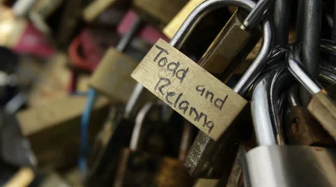 Love locks on a bridge in Paris Video stock 27914159