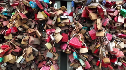 Love locks Vídeo Stock 336334868