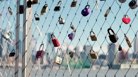 Love locks magic.4K 動画素材 160938107