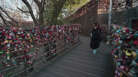 Love Locks at N Seoul Tower Romantic Padlocks Fence Seoul South Korea 스톡 동영상 333906339