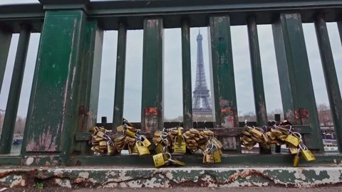 Love locks on Pont de Bir-Hakeim with Eiffel Tower view, Paris, France. Close-up Video stock 304577572