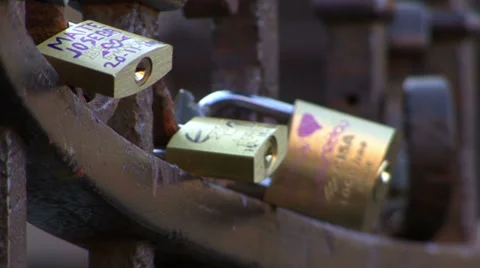 Love locks on Ponte Vecchio, Florence Stock Footage 32270272
