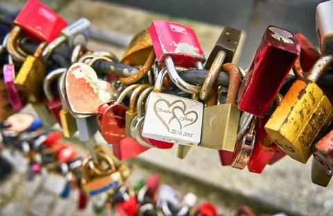 Love padlocks at a bridge in Warnemünde. Foto stock