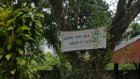 Love the Sea Keep it Clean" sign in the Philippines Stockbeeldmateriaal 127252361