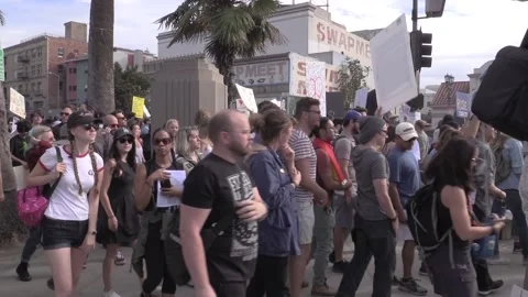 Love Trumps Hate Crowd Descends On Downtown Los Angeles in 2020 스톡 동영상 226862803