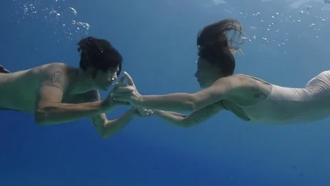 Love undersea Video stock 72365262