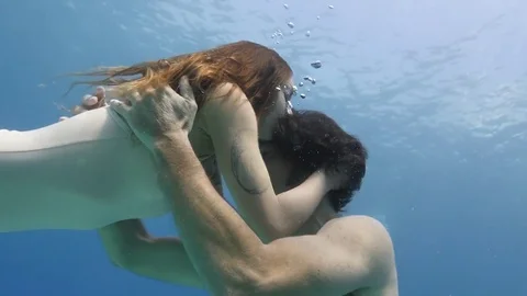 Love undersea Video stock 72368638