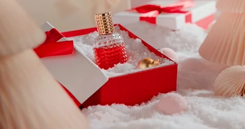 Lovely Christmas gift boxes pack strong perfume inside. Vídeo Stock 346052831