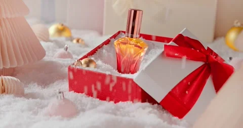 Lovely Christmas gift boxes pack red perfume inside. Vídeo Stock 346053389
