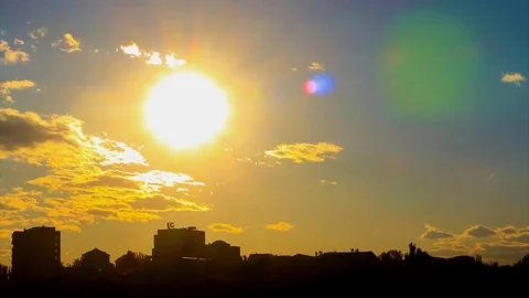 Lovely Time Lapse of sunset, with big golden sun, with golden clouds, with lense Vidéo 83630770