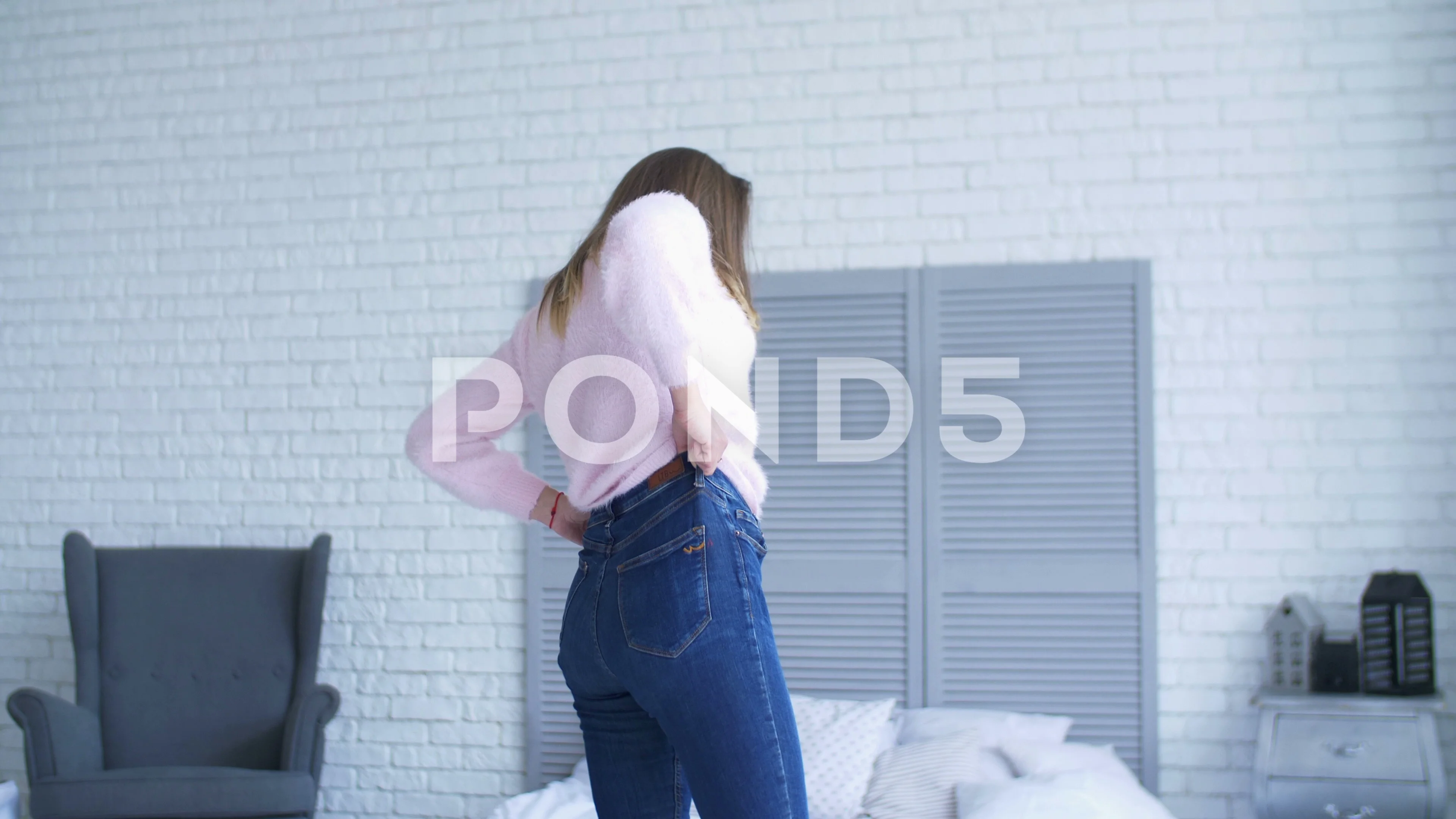 girls putting on tight jeans