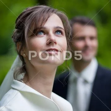 Lovely young wedding couple - freshly wed groom and bride posing Stock Photos
