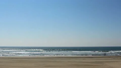 Lovers at the beach 库存影片 22141549