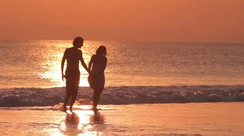Lovers beach sunset 動画素材 21990821
