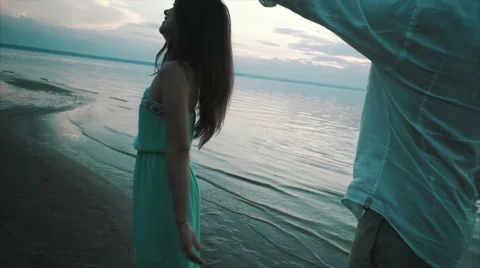 Lovers dance on the beach 스톡 동영상 68935003