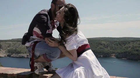 Lovers embrace Vídeos de archivo 57649186