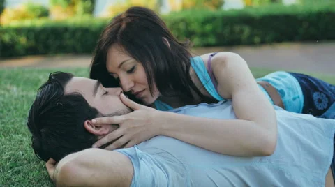 Lovers in the park Stock-Footage 53128593