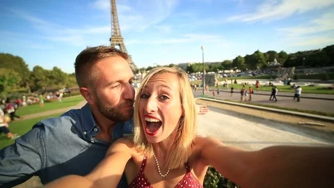 Lovers taking selfie at the Eiffel tower, Paris Stock Footage 75996101