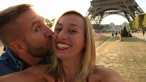 Lovers taking selfie at the Eiffel tower, Paris Stock Footage 75996116