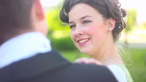 Loving couple in suits Vidéo 76292420