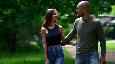 A loving harmonious couple: a bald middle-aged man and a young slender girl in a Vídeo Stock 134942428