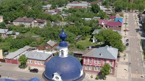 Low aerial fast movement over Zaraysk neighborhood Vídeos de archivo 333414685