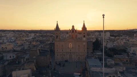 Low Aerial shot orbiting around St George's Parish Church in Qormi Stock Footage 91987020