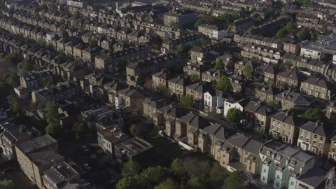 Low aerial tracking over North London Victorian residential streets and rooftops Vídeos de archivo 284249285