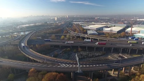 Low aerial tracking view of Spaghetti Junction in Birmingham, UK. Видео 70251139