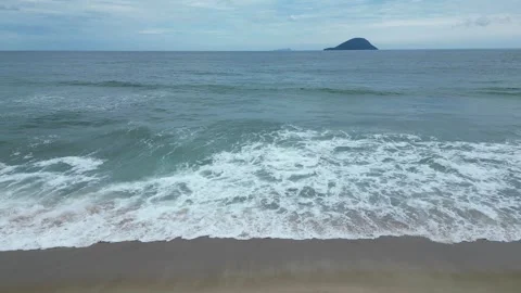 Low Aerial View of Ocean Waves and Rocky Island on Horizon, Brazil Vídeos de archivo 334614058