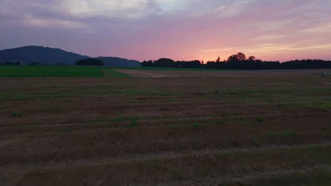 Low aerial view of sunset over countryside fields near Gmunden, Austria 库存影片 346168531