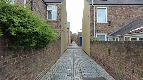 Low aerial view through the back streets of York city terraced housing estates Видео 156702981