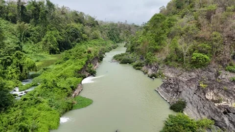 Low-altitude drone flight along Serepok River below Buon Kuop Dam 스톡 동영상 337400074