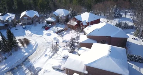 Low altitude drone flight over a snowy suburban neighborhood. Stock-Footage 83764280