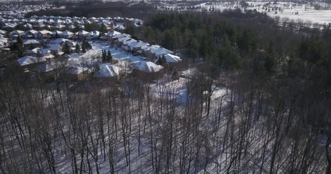 Low altitude drone flight over a snowy suburban neighborhood. Stock-Footage 83764998
